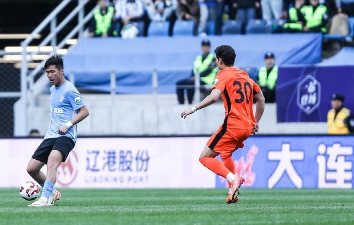 爱游戏体育直播-大连一方大胜对手，稳固联赛位置(大连一方大胜对手,稳固联赛位置怎么样)