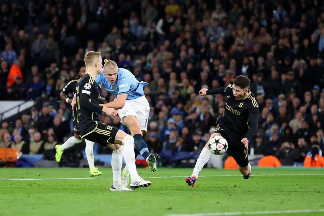 爱游戏网页版-曼城惨遭绝杀，客场遭受失利之痛(曼城对战)