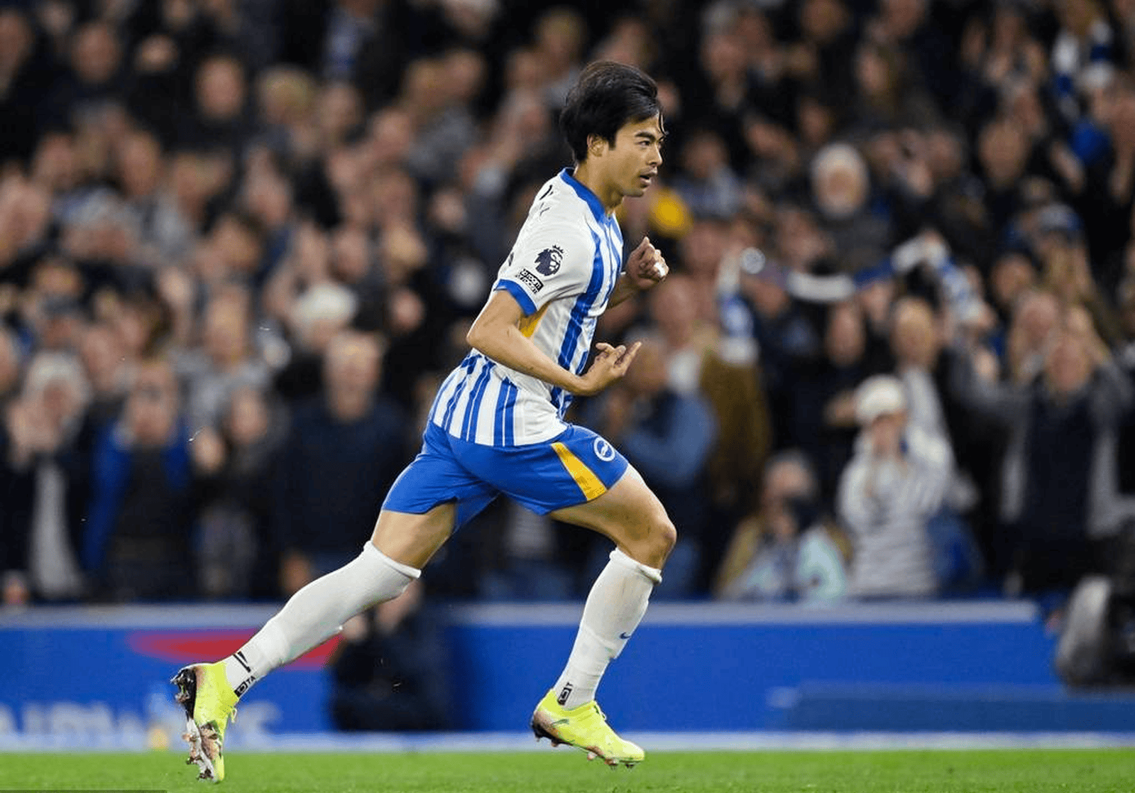 爱游戏体育网站-比赛中球员出色发挥，连续破门得分(比赛中球员出色发挥,连续破门得分怎么算)