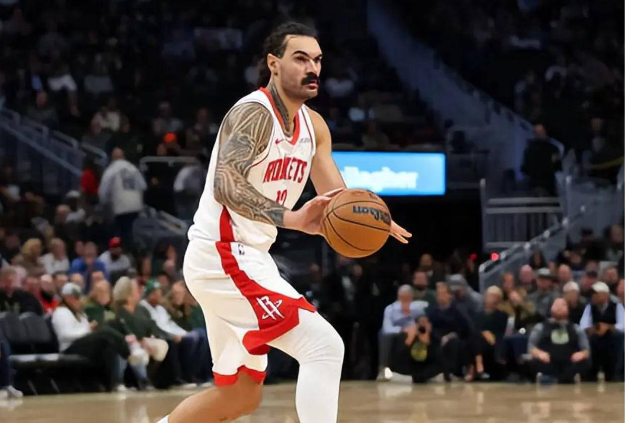 火箭队新晋球员表现出色，带领球队走向胜利的简单介绍