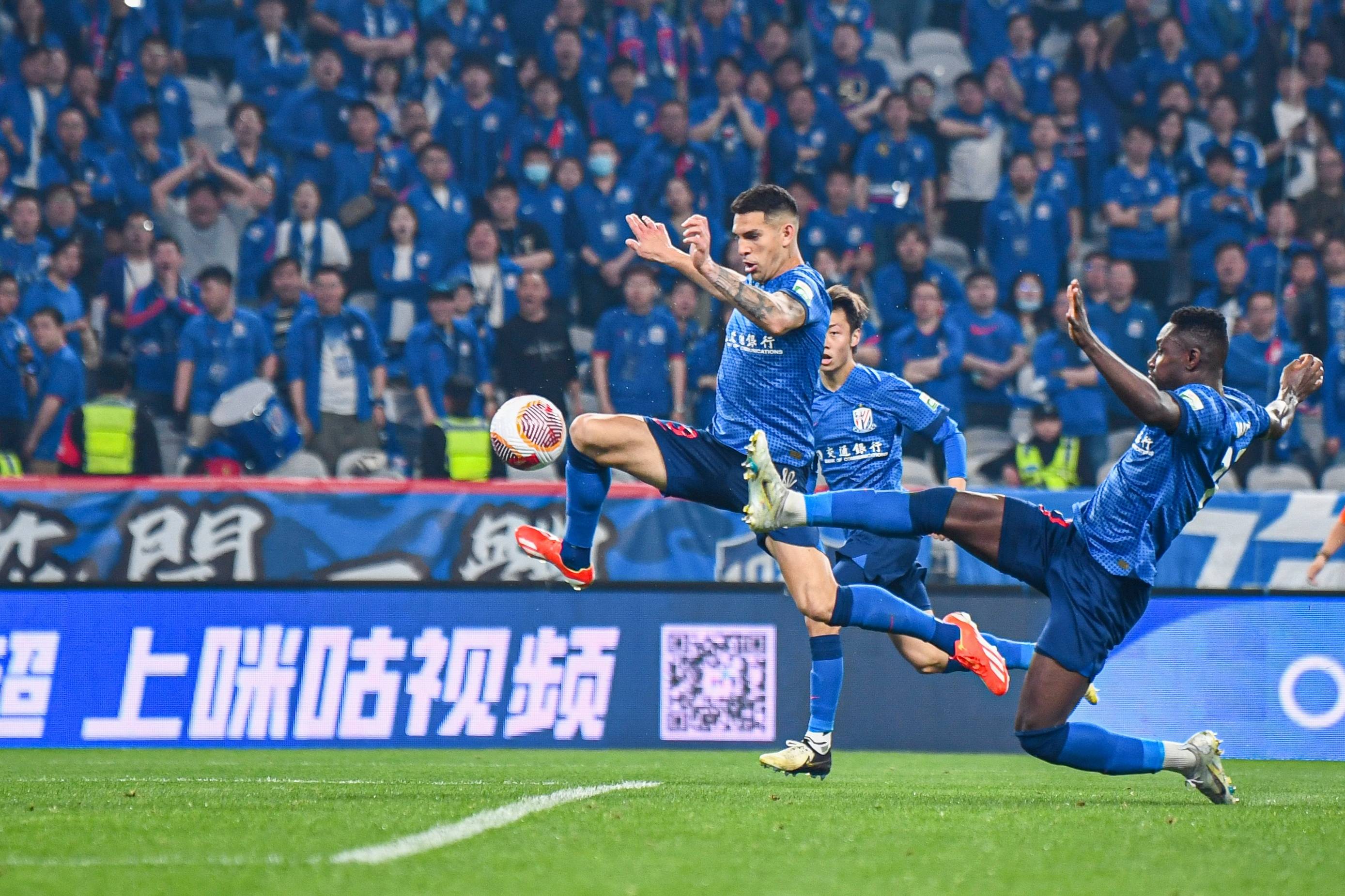 爱游戏体育官网-紧张激烈！亚冠赛场争夺激情擂台