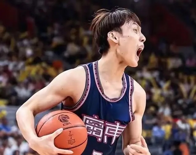 队员依靠实力,成功站在巅峰 队员依靠实力,成功站在巅峰