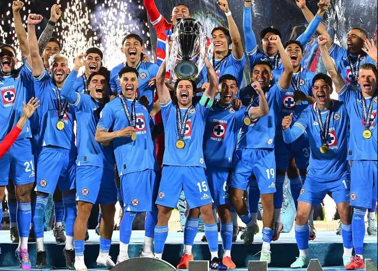 墨西哥队在国际足球赛事中获得关键胜利 墨西哥队在国际足球赛事中获得关键胜利