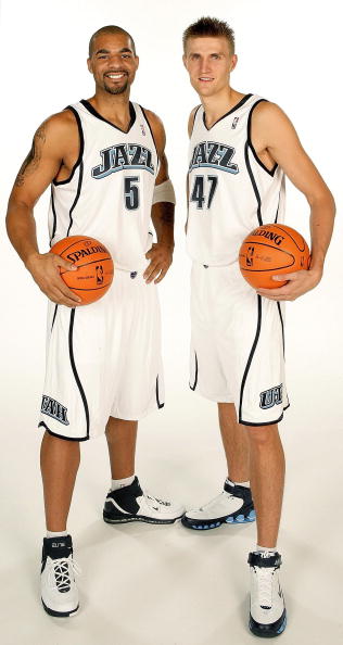 爱游戏网页版-包含NBA球员参与慈善活动，为弱势群体提供帮助的词条