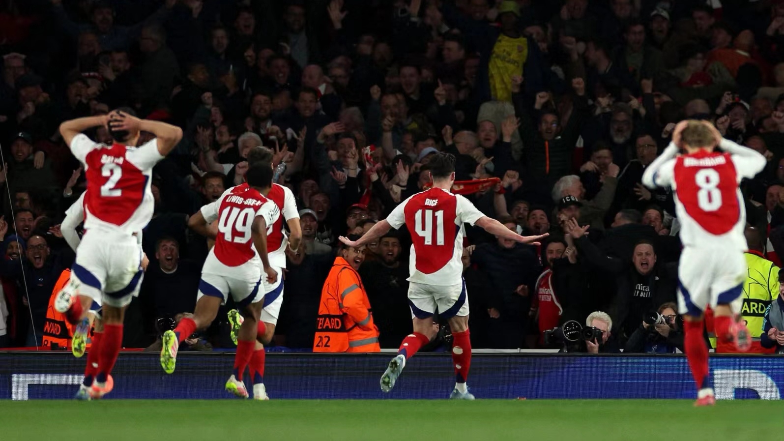 爱游戏app下载-斯特拉斯堡主场次回合不敌对手，遭遇颓势