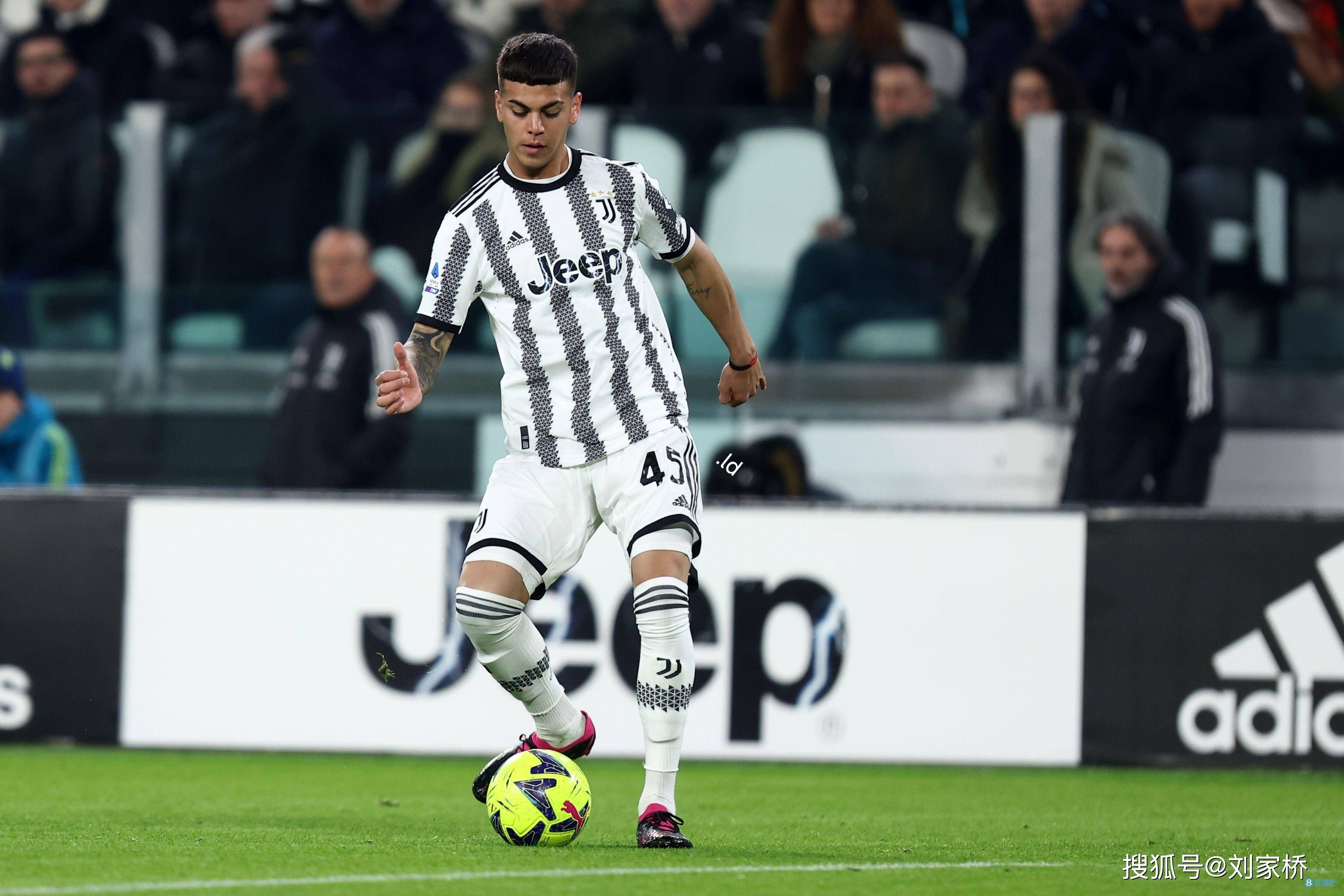 包含尤文图斯签下新后卫,提升球队防守实力的词条 包含尤文图斯签下新后卫,提升球队防守实力的词条