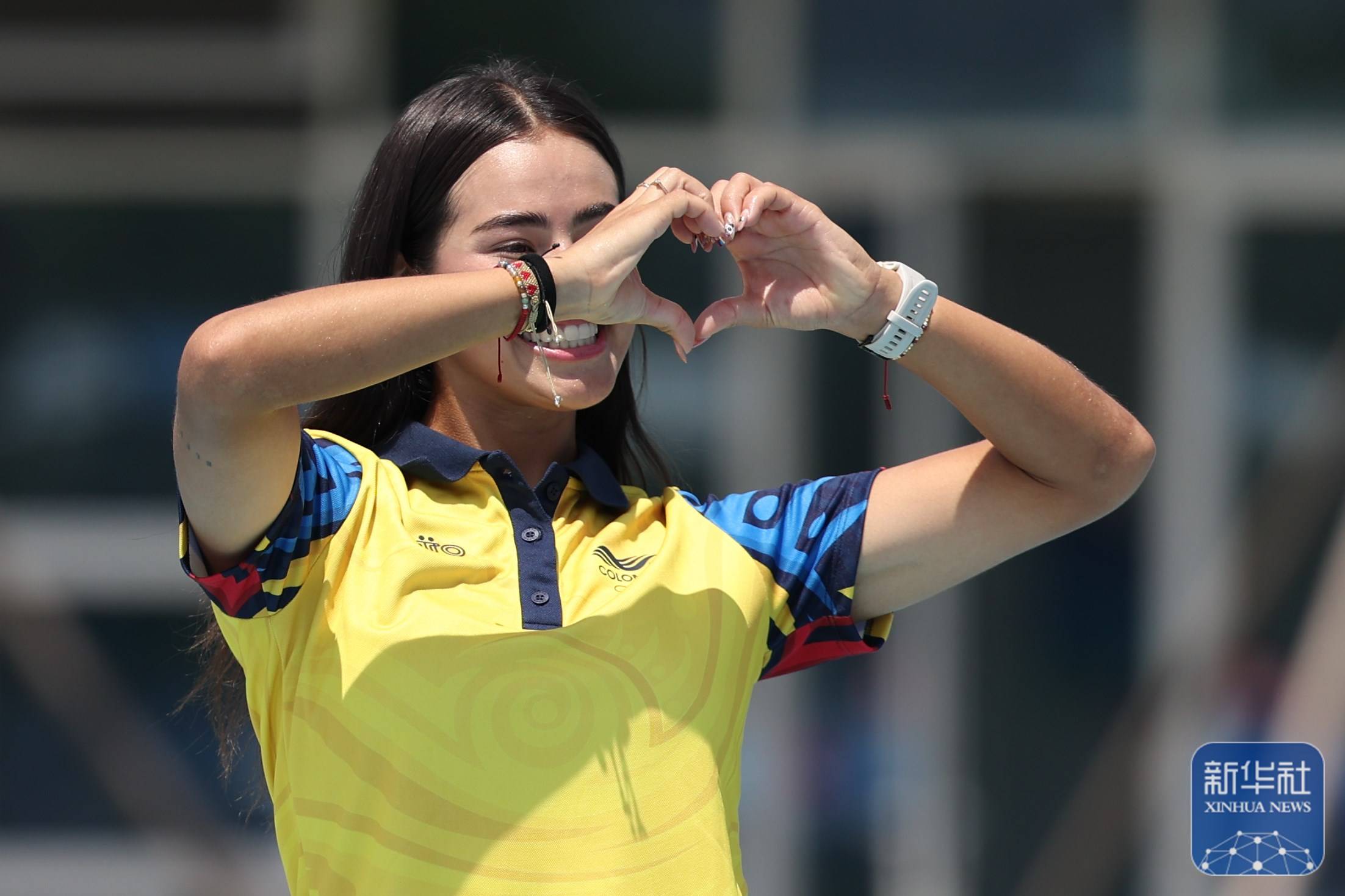 轮滑速度赛女子半决赛紧张刺激