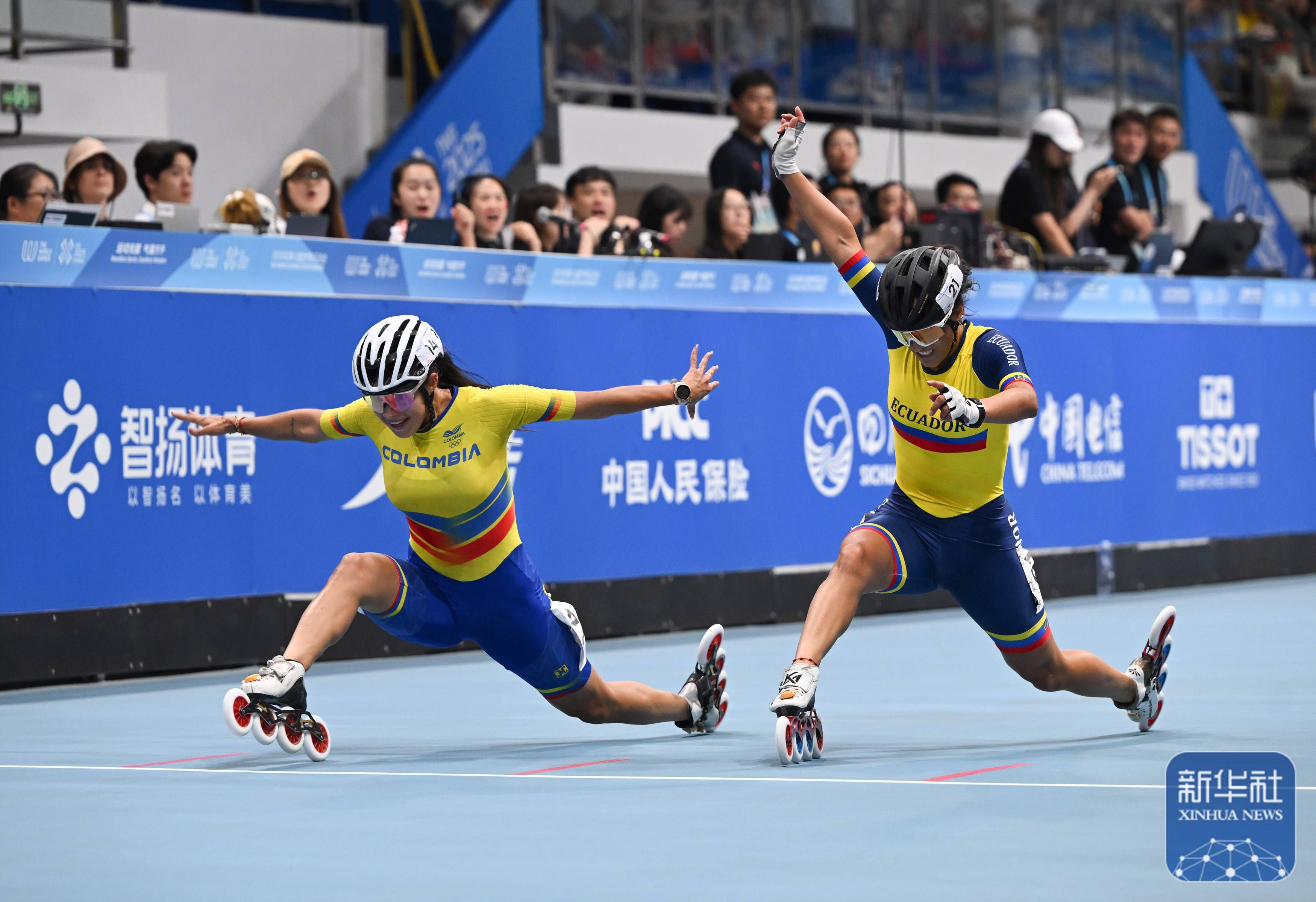 轮滑速度赛女子半决赛紧张刺激 轮滑速度赛女子半决赛紧张刺激