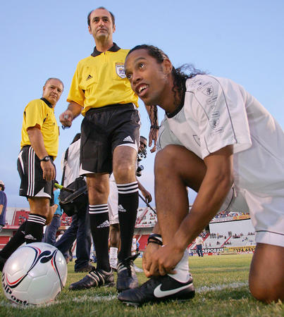 包含球员联盟举办慈善赛,用爱心传递正能量的词条 包含球员联盟举办慈善赛,用爱心传递正能量的词条