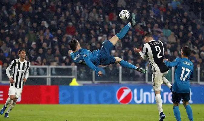 主队球员在比赛中频频获得进球机会 主队球员在比赛中频频获得进球机会