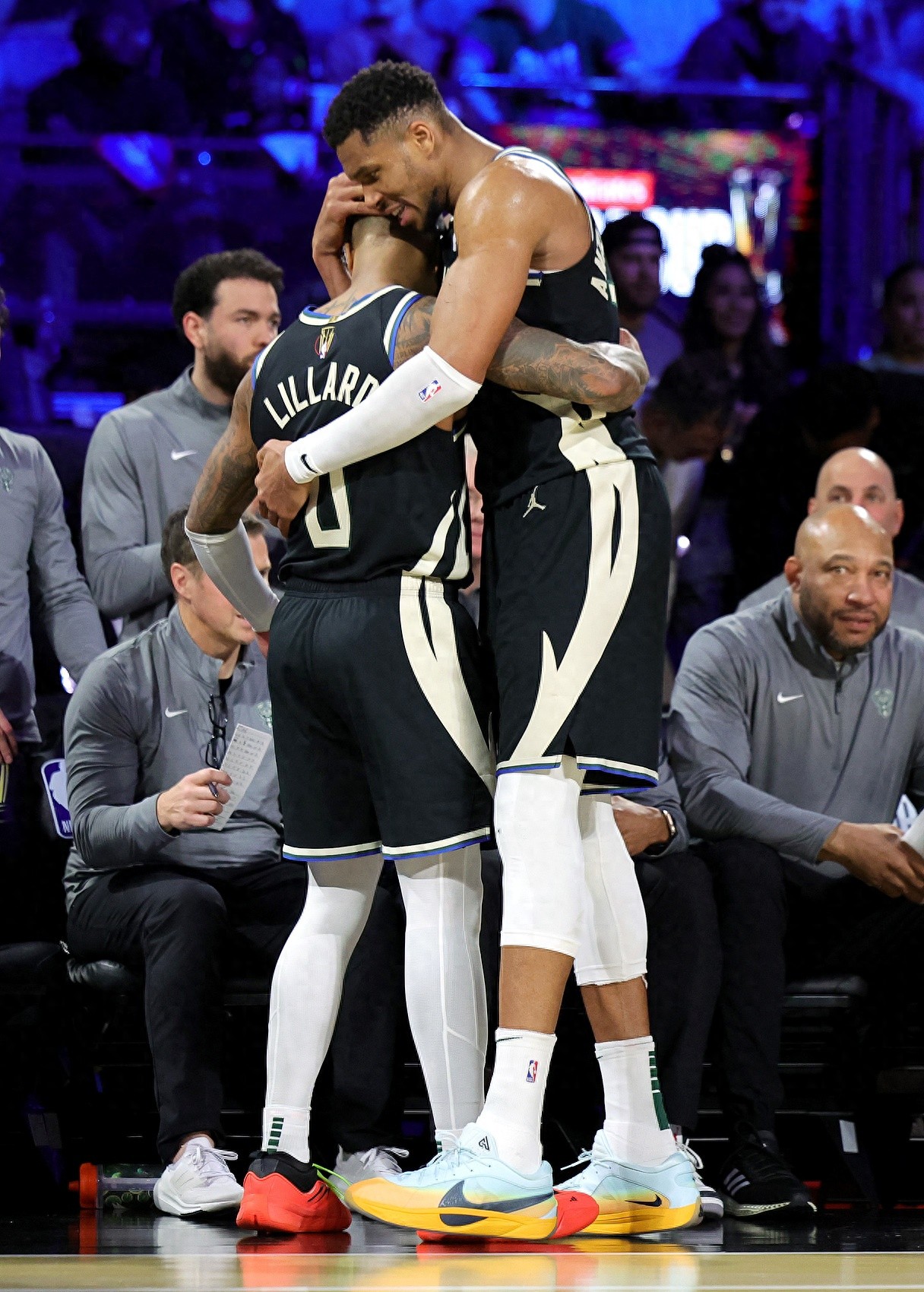 爱游戏官方入口-雄鹿队打败篮网队，取得胜利