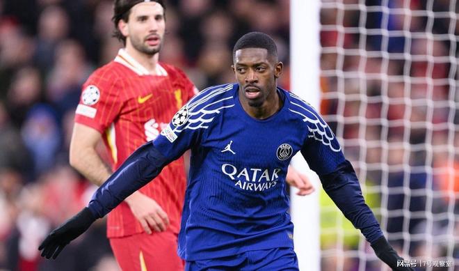 包含巴黎圣日耳曼门将神勇扑救，赢得球迷掌声的词条