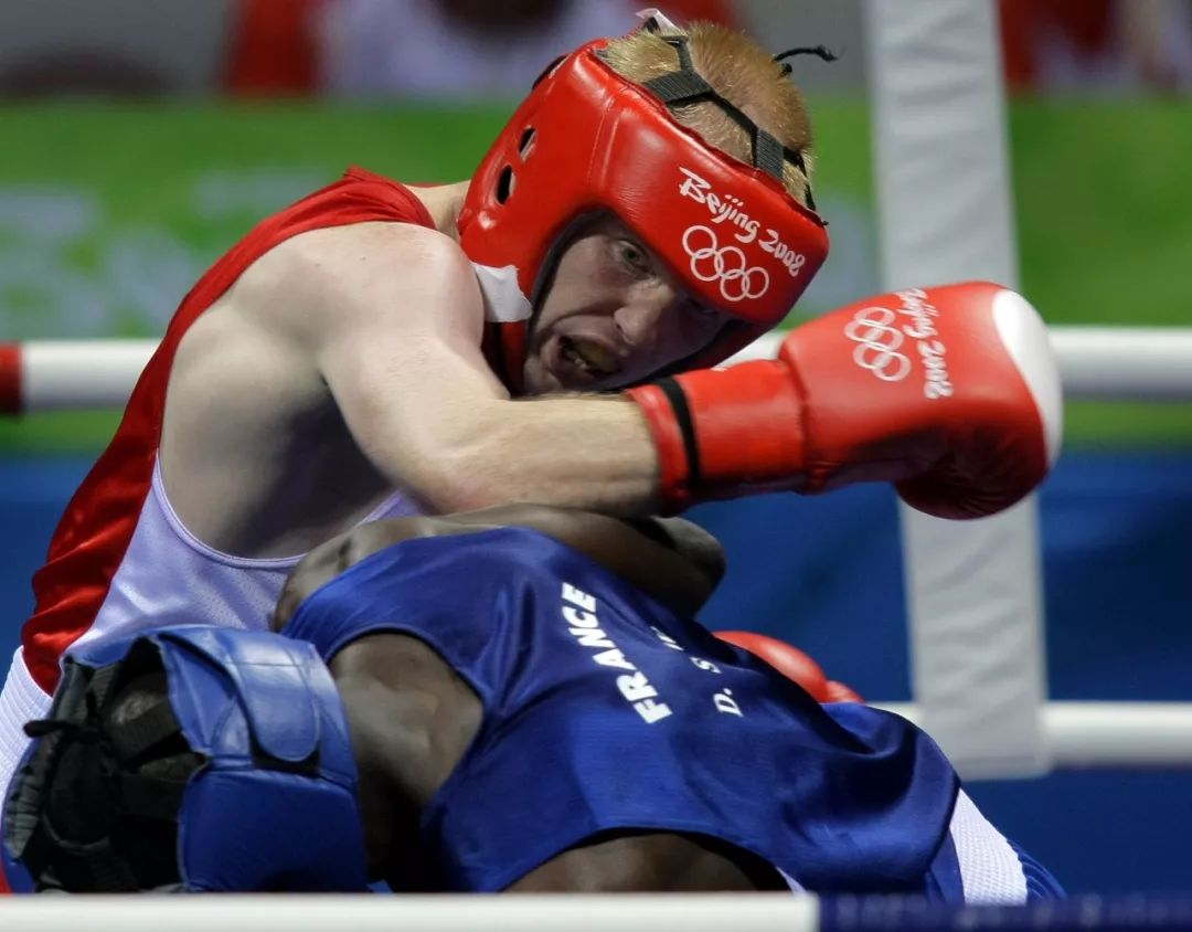 俄罗斯拳击选手首轮KO对手,晋级决赛 俄罗斯拳击选手首轮KO对手,晋级决赛