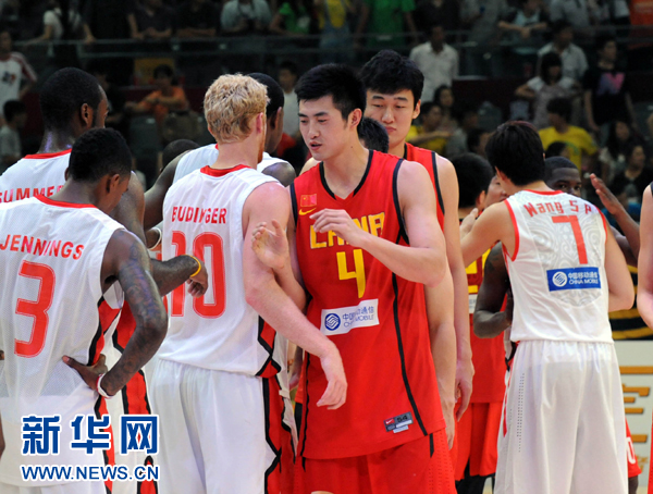 篮球明星携手参加瑞士慈善赛 篮球明星携手参加瑞士慈善赛