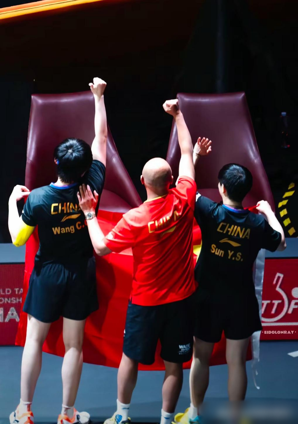 运动员们在赛场上互相竞争,实力对决 运动员们在赛场上互相竞争,实力对决