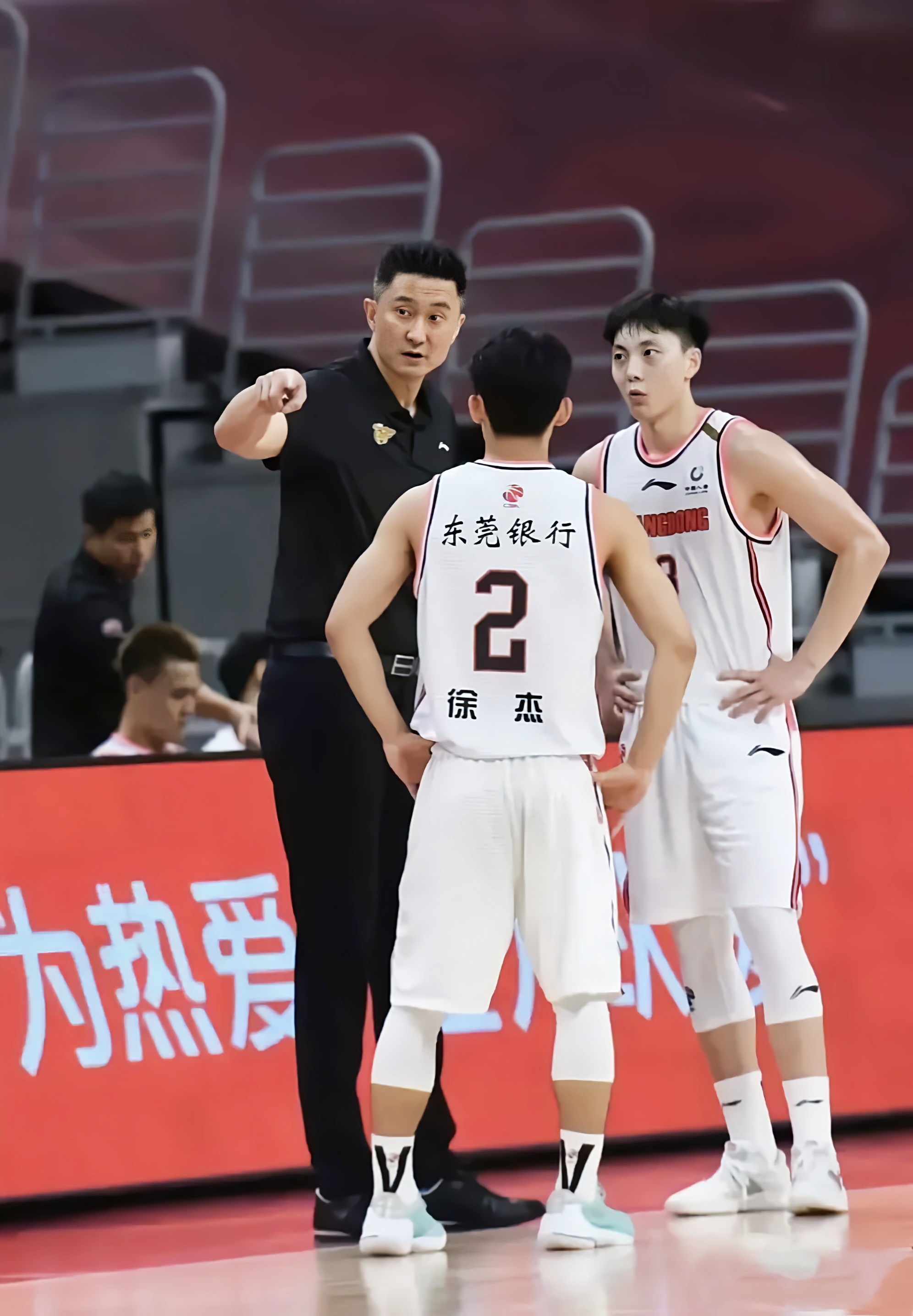 山东队准备迎接广东宏远的挑战 山东队准备迎接广东宏远的挑战