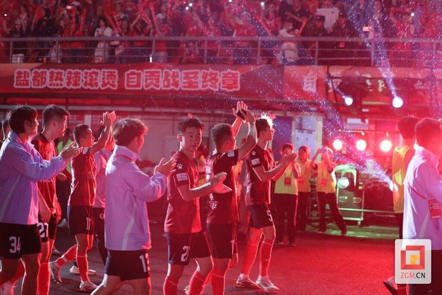 足坛风云再起，震撼对决酣畅淋漓！的简单介绍