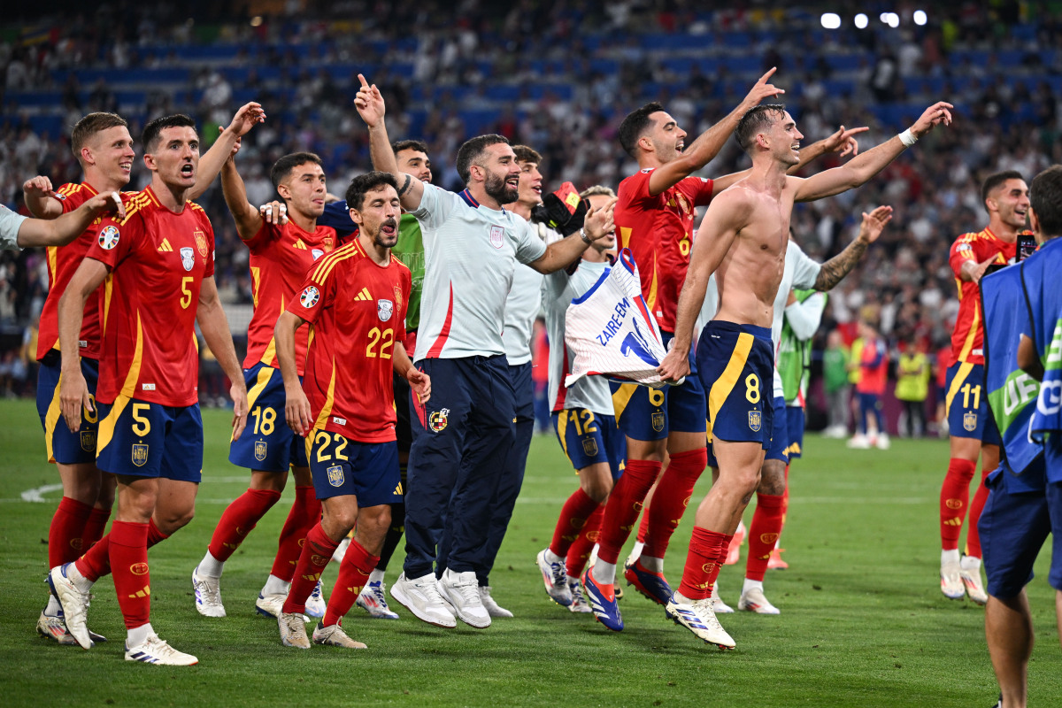 西班牙队横扫意大利，取得晋级资格