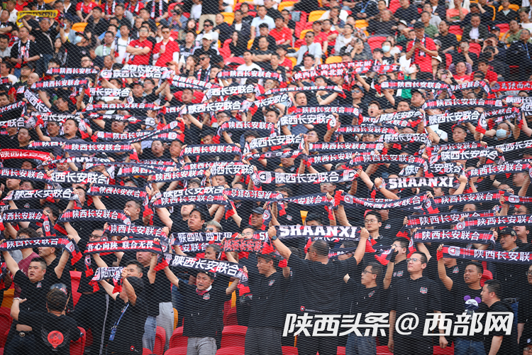 关于球队主场氛围热烈，球迷助威声不断的信息