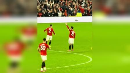 足球经典对决，球场上纷纷战个不停的简单介绍