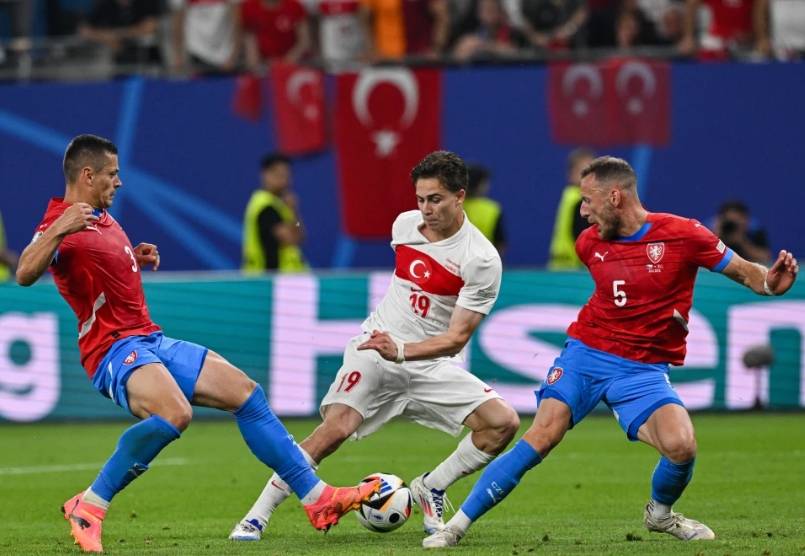 新西兰球队击败对手，演绎奋勇一战